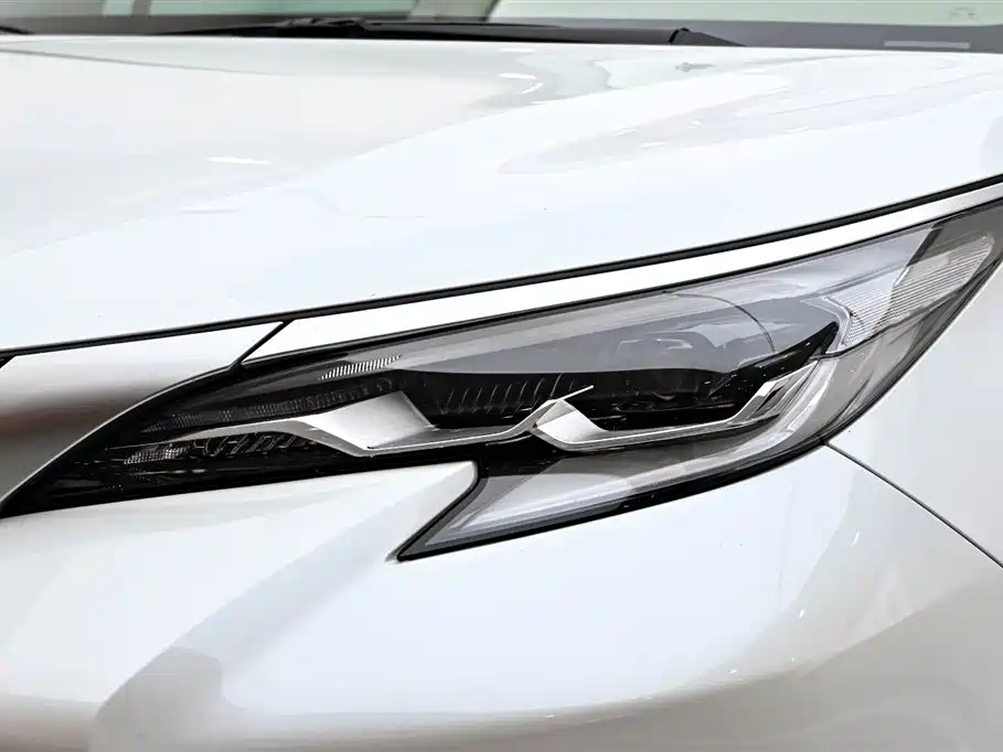 Toyota Sienna 2026 2.5L Hybrid FWD Luxury Edition фото 10