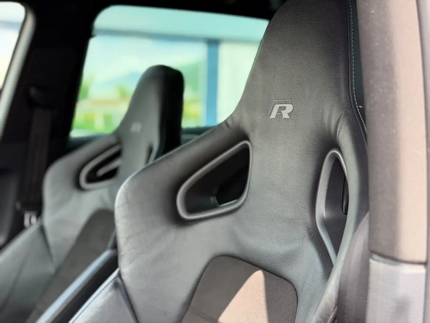 Volkswagen Golf (Import) 2011 2.0TSI R фото 10