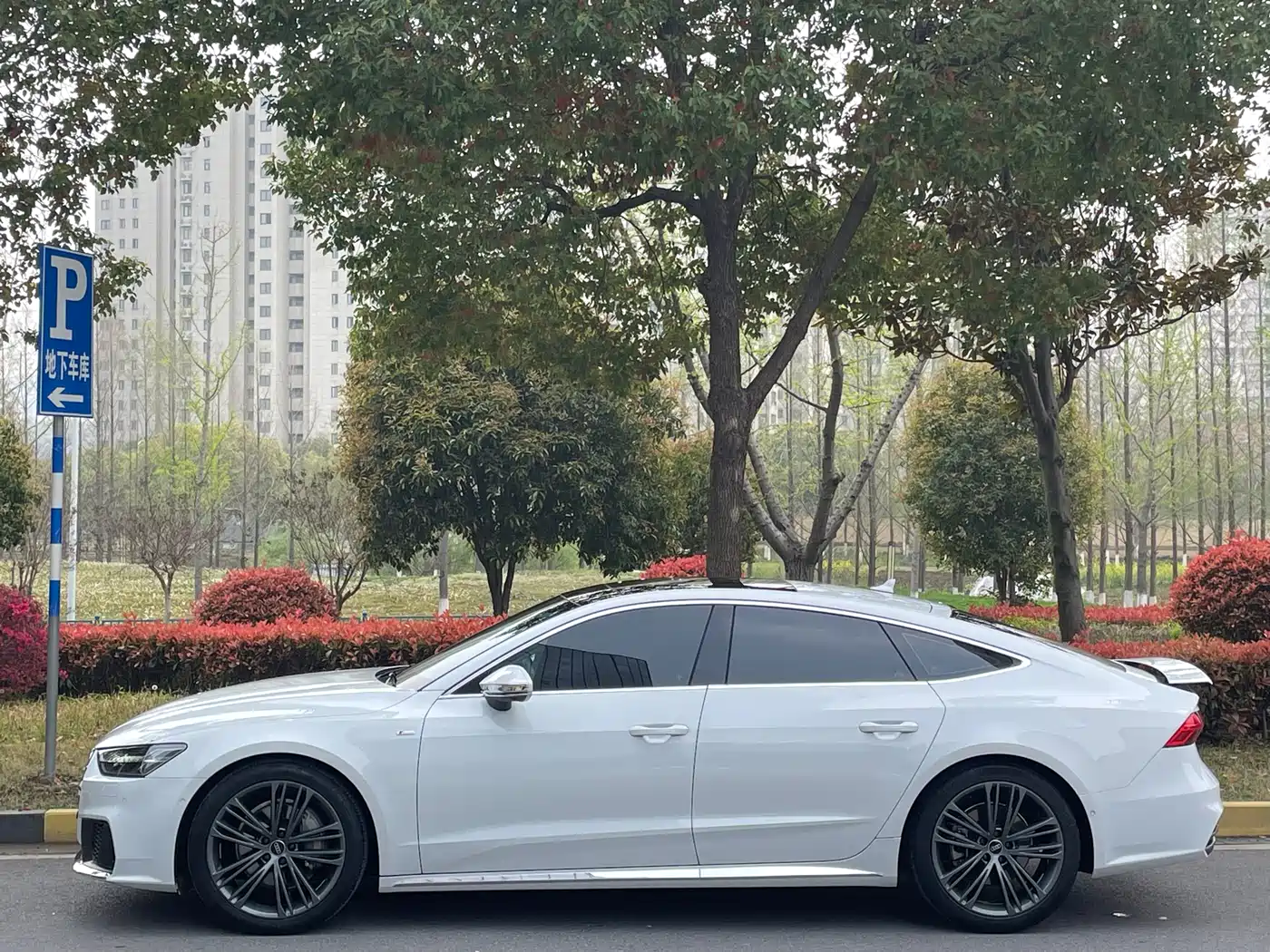 Audi A7 2023 Model 45 TFSI Premium Selection Edition фото 3