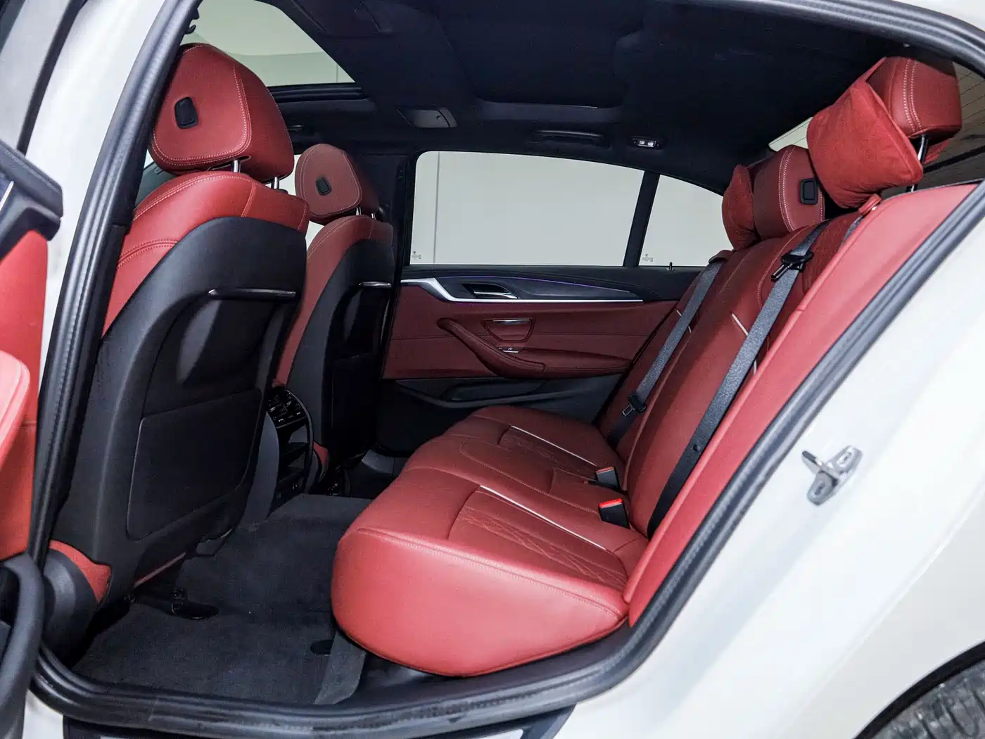 BMW 5 Series 2023 530Li Leading M Sport Package фото 17