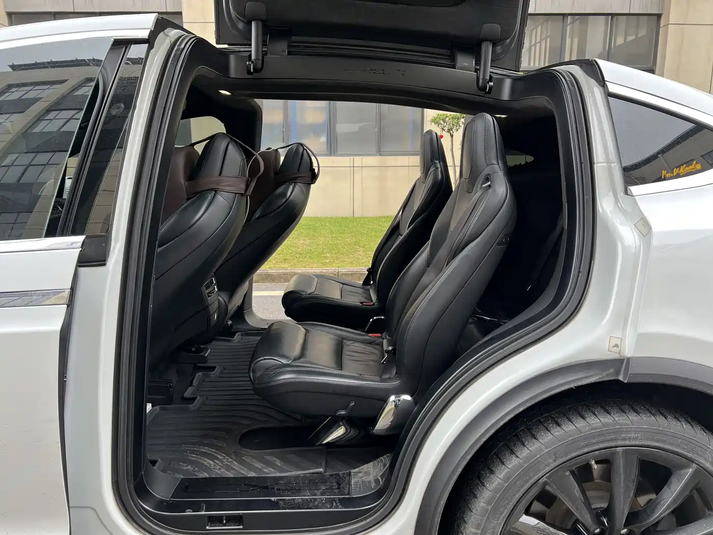 TESLA MODEL X