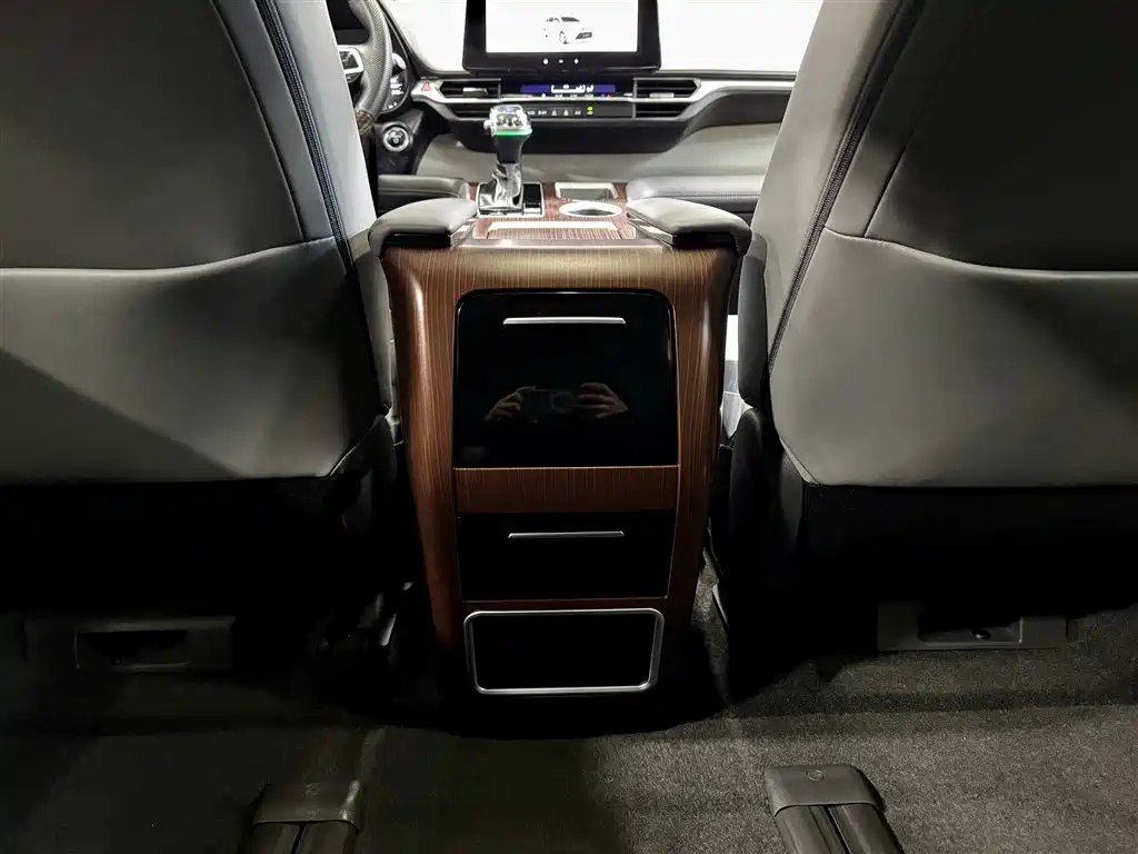 Toyota Granvia 2024 2.5L Hybrid Comfort фото 29