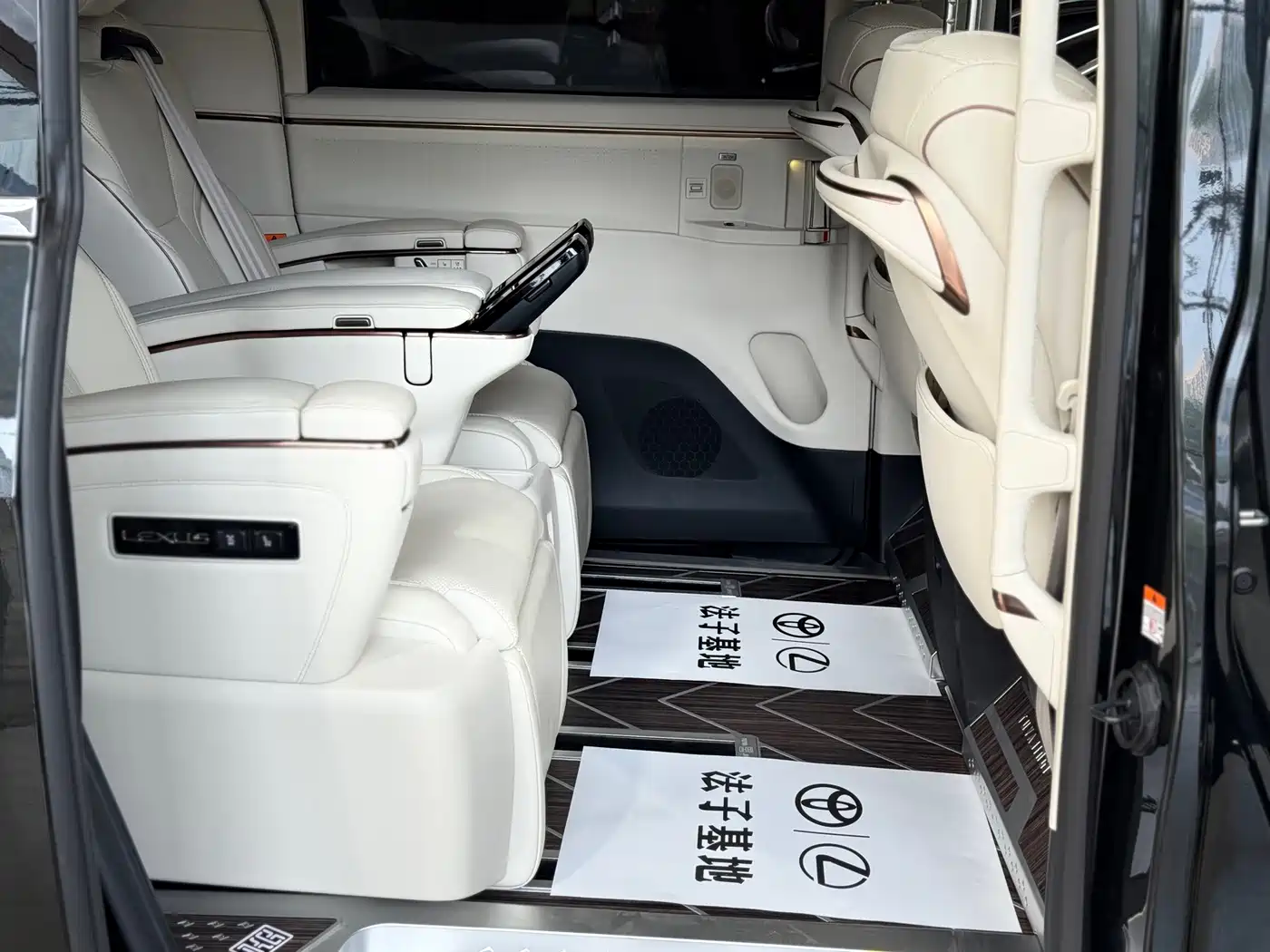 Lexus LM 2025 2023 500h 6-Seater Prestige Edition
