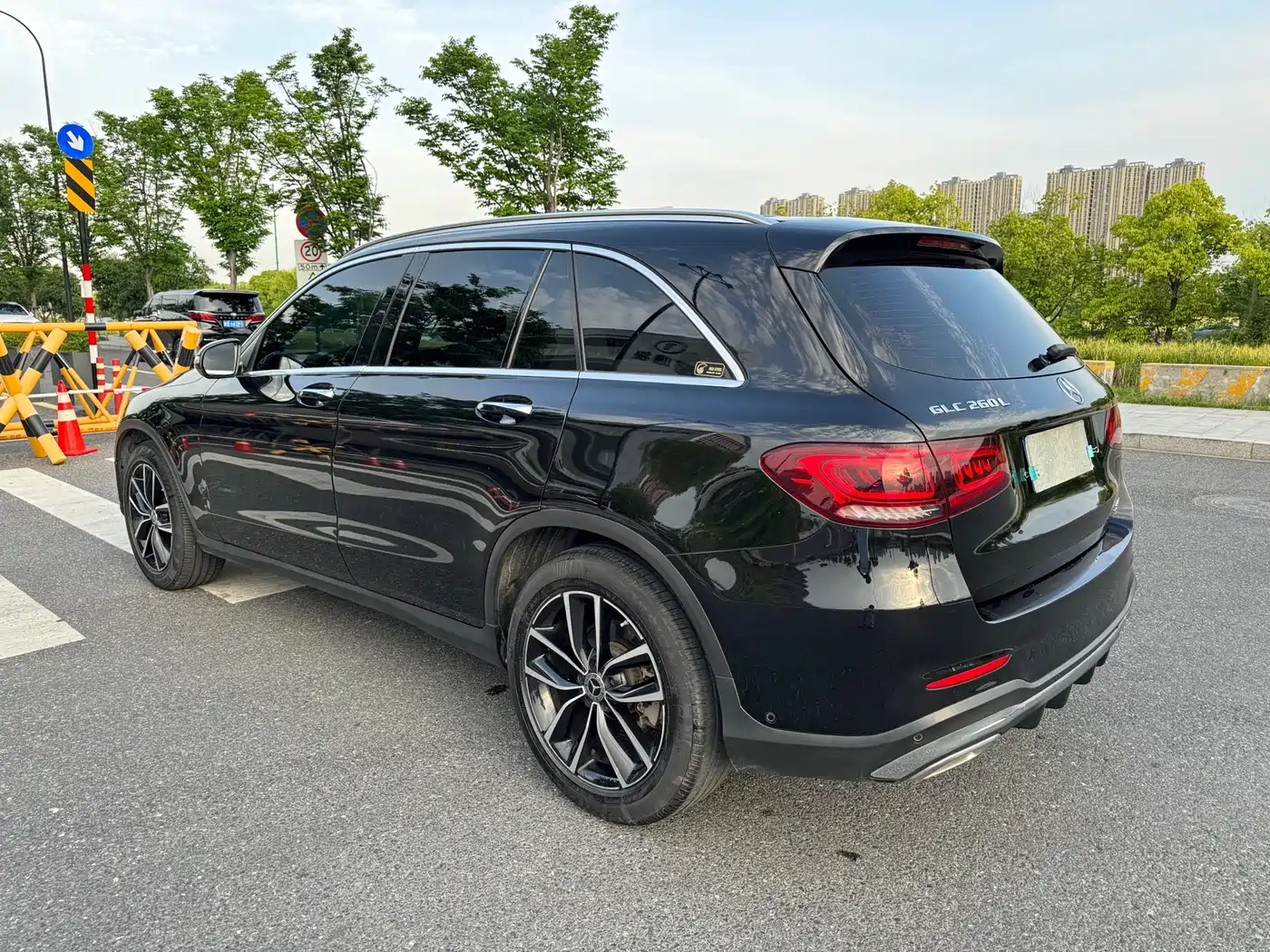 Mercedes-Benz GLC 2021 GLC 260 L 4MATIC Sporty фото 4