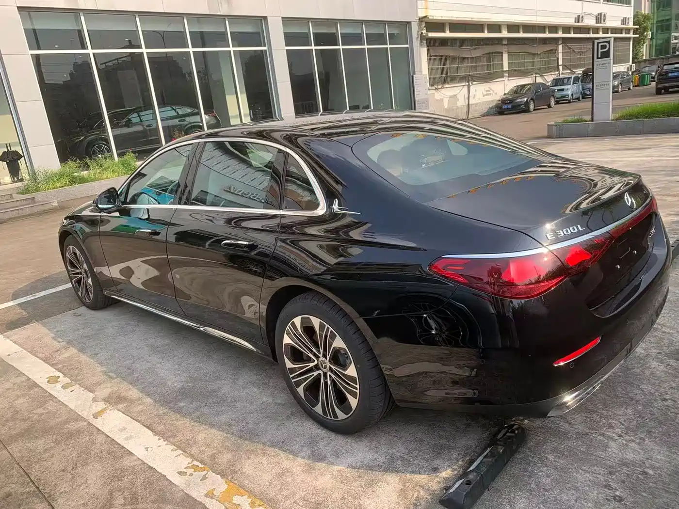 Mercedes-Benz E-Class фото 3