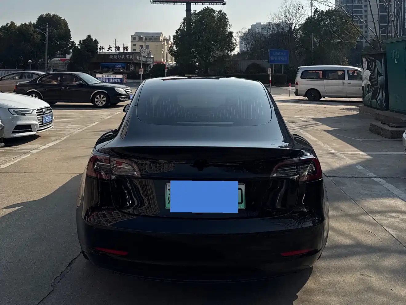 TESLA MODEL 3