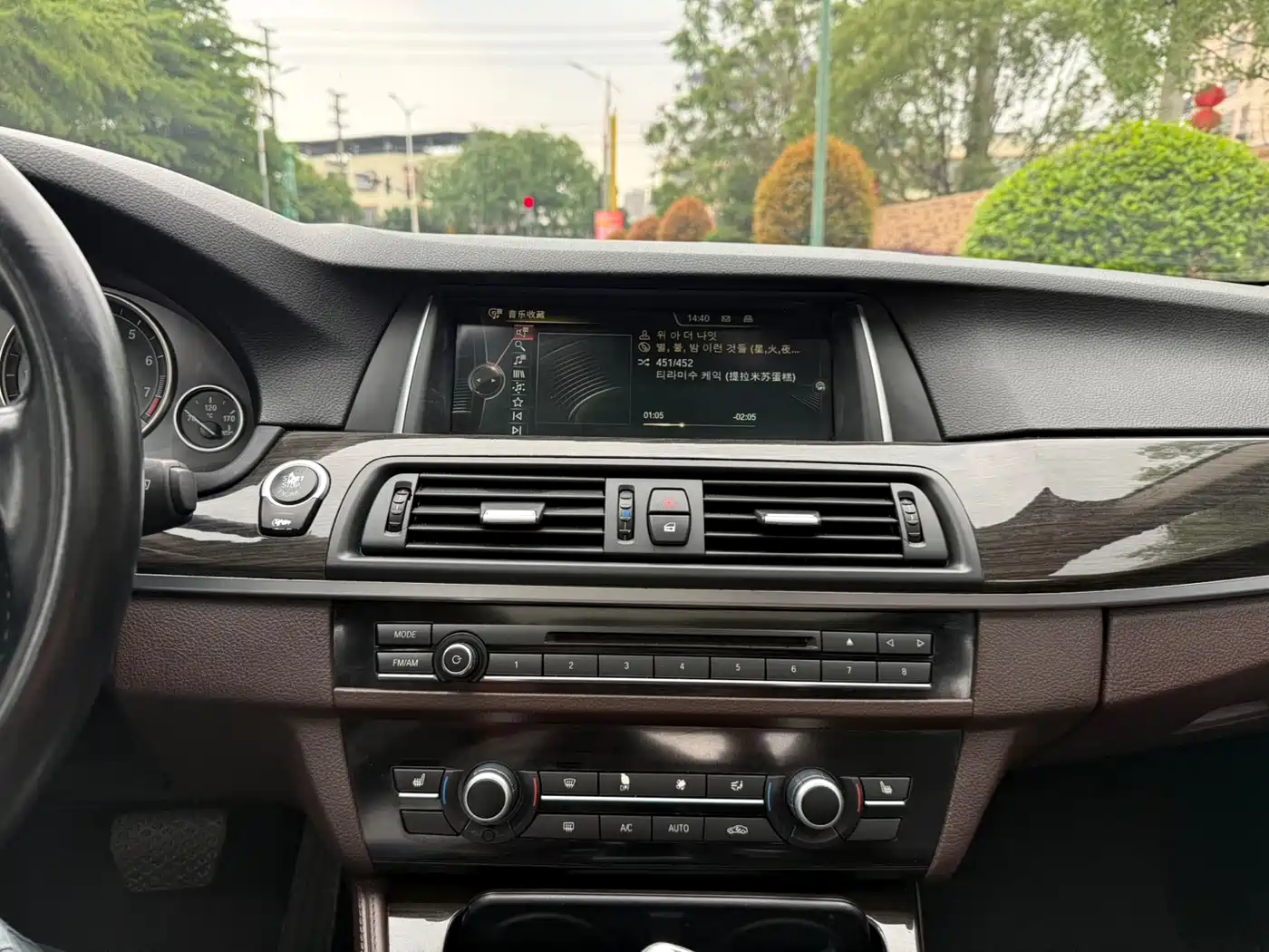 BMW 5 Series 2014 525Li Luxury Design Package фото 14