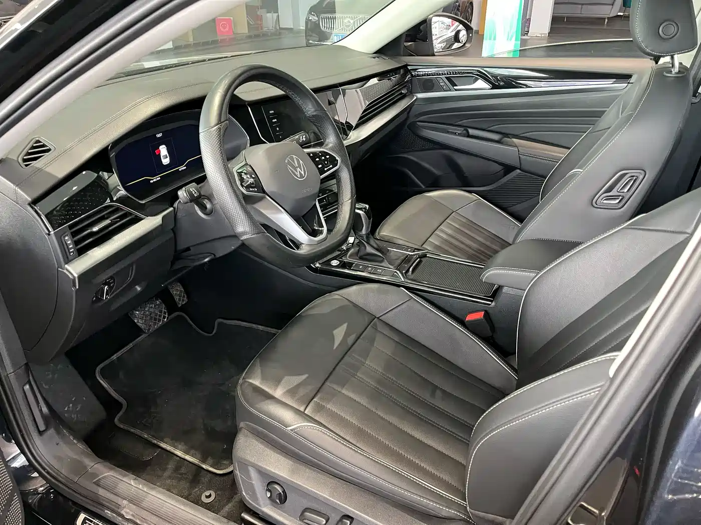 Volkswagen Passat 2023 330TSI Starlight Elite Edition фото 7