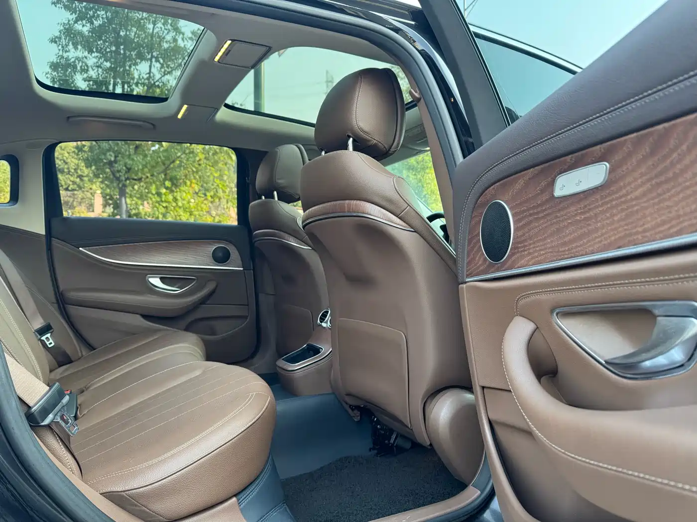 Mercedes-Benz E-Class 2023 E 300 L Fashion фото 6