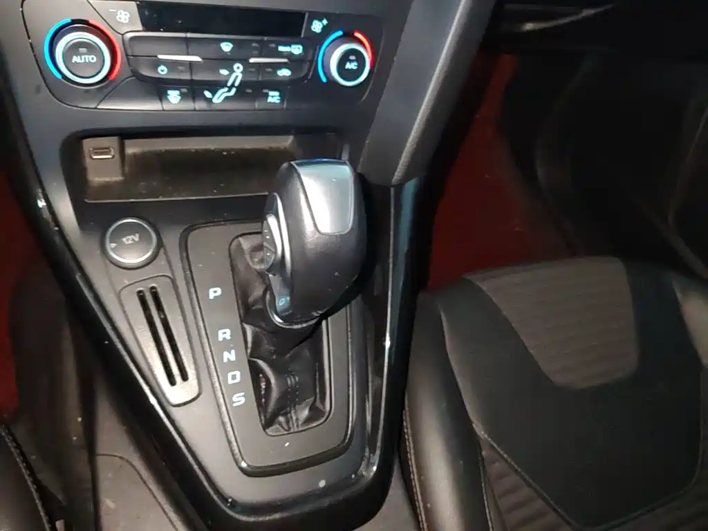 Фото 14 - Ford Focus