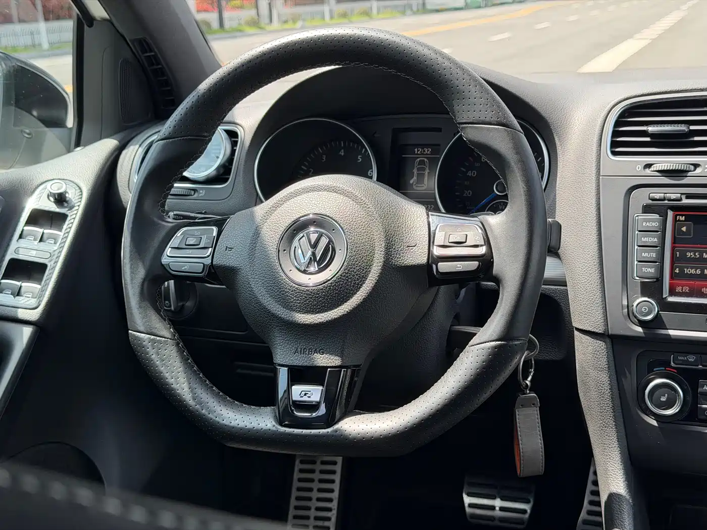 Volkswagen Golf (Import) 2011 2.0TSI R фото 12