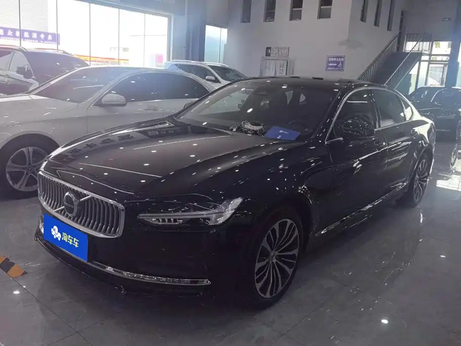 Volvo S90 2024 B5 Momentum Luxury Edition