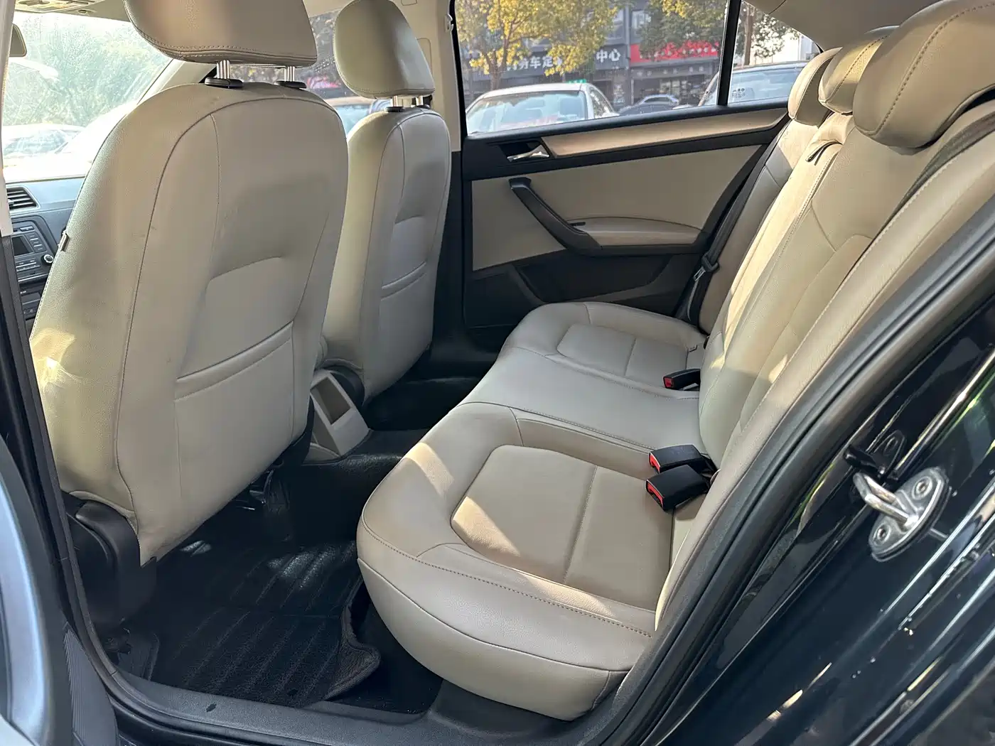 Škoda Rapid 2016 1.6L Automatic Prestige Edition фото 7