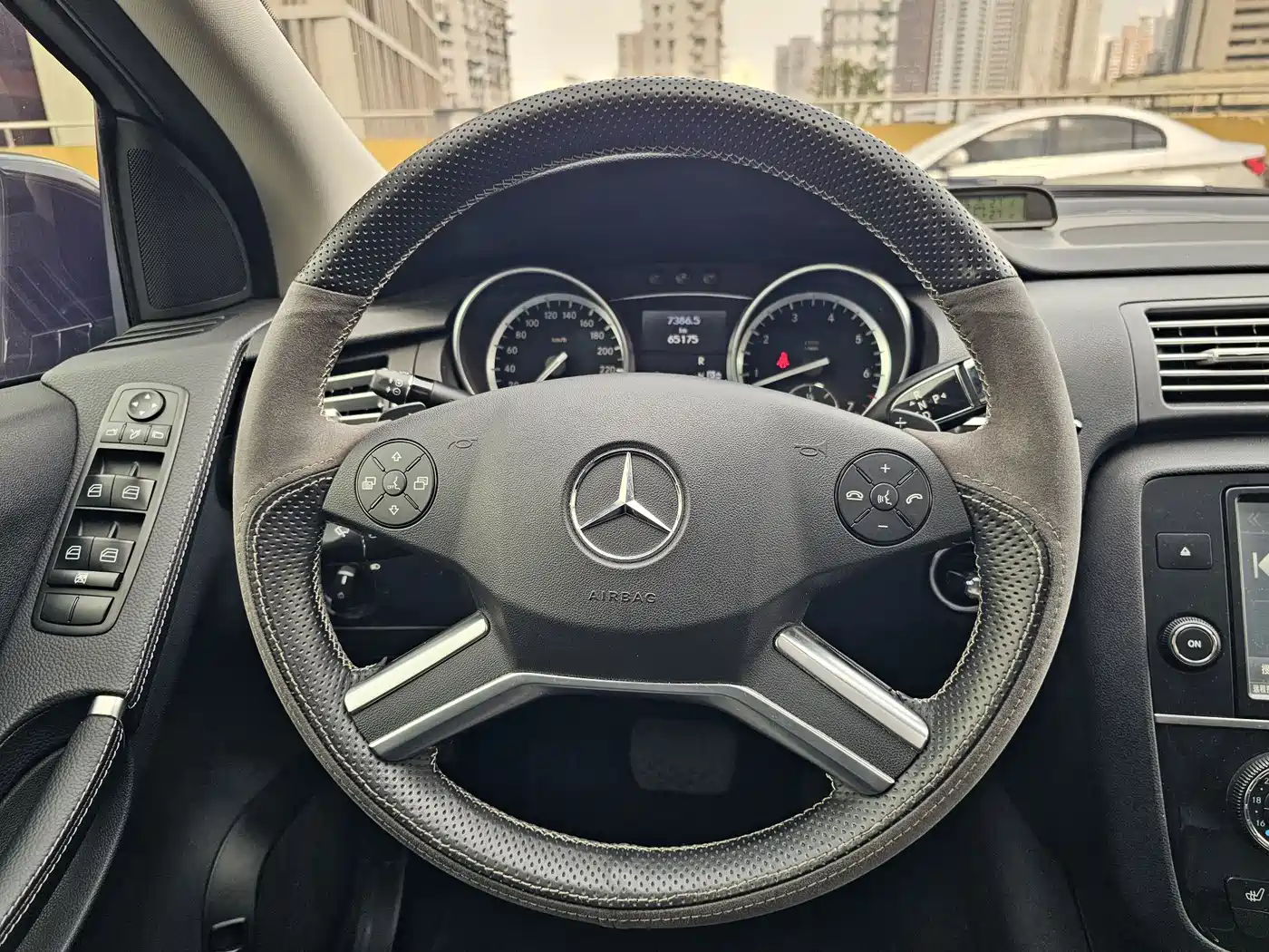 Mercedes-Benz R-Class 2017 R 320 4MATIC Business Collector's Edition фото 14