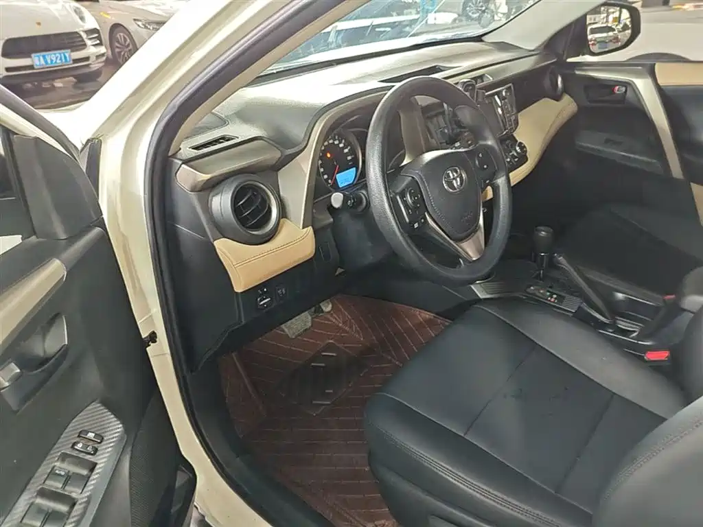 Toyota RAV4 Rongfang 2015 2.0L CVT 2WD Trend Edition фото 16