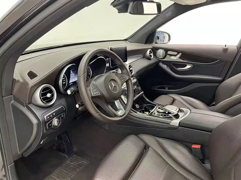 Mercedes-Benz GLC 2018 Facelift GLC 260 4MATIC Luxury фото 8