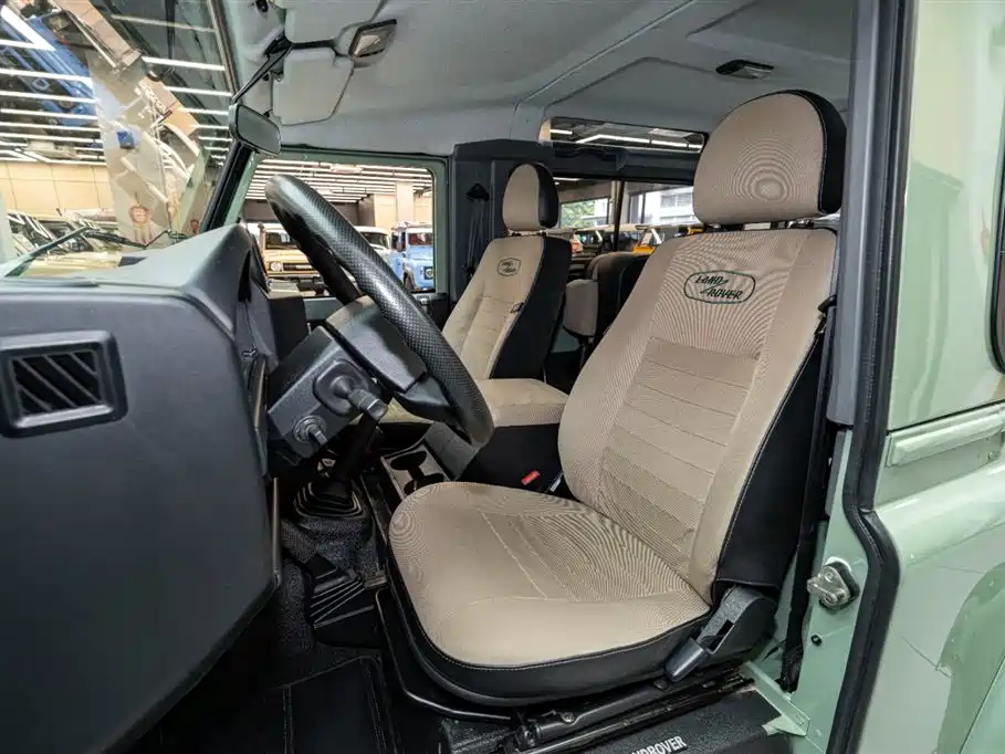 Land Rover Defender фото 6