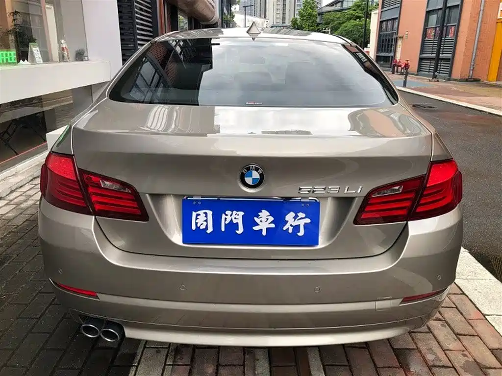 BMW 5 Series 2011 523Li Luxury фото 14