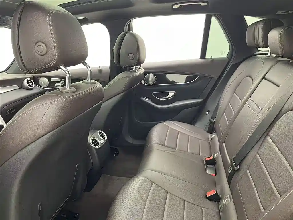 Mercedes-Benz GLC 2018 Facelift GLC 260 4MATIC Luxury фото 9