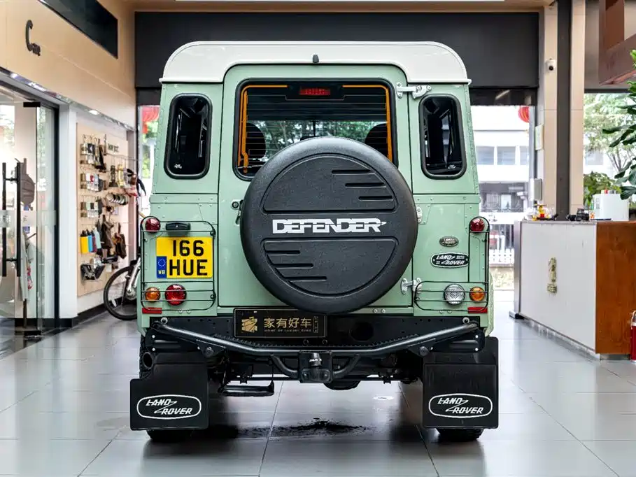 Land Rover Defender фото 5