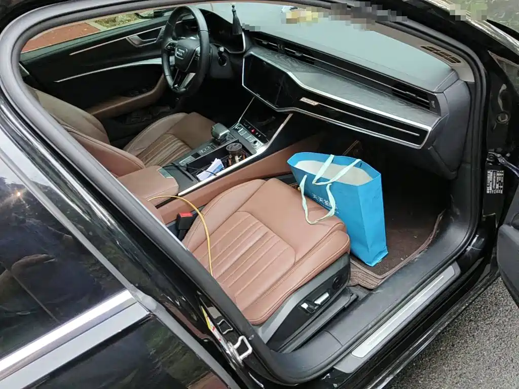 Фото 10 - Audi A6L