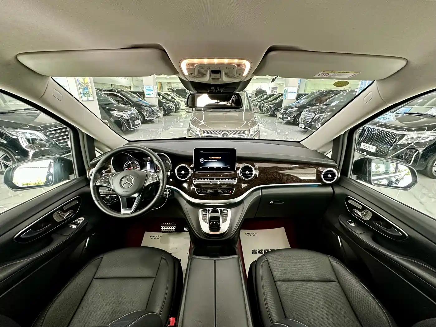 Mercedes-Benz V-Class 2017 Model V 260 L Premium Extended Edition фото 7