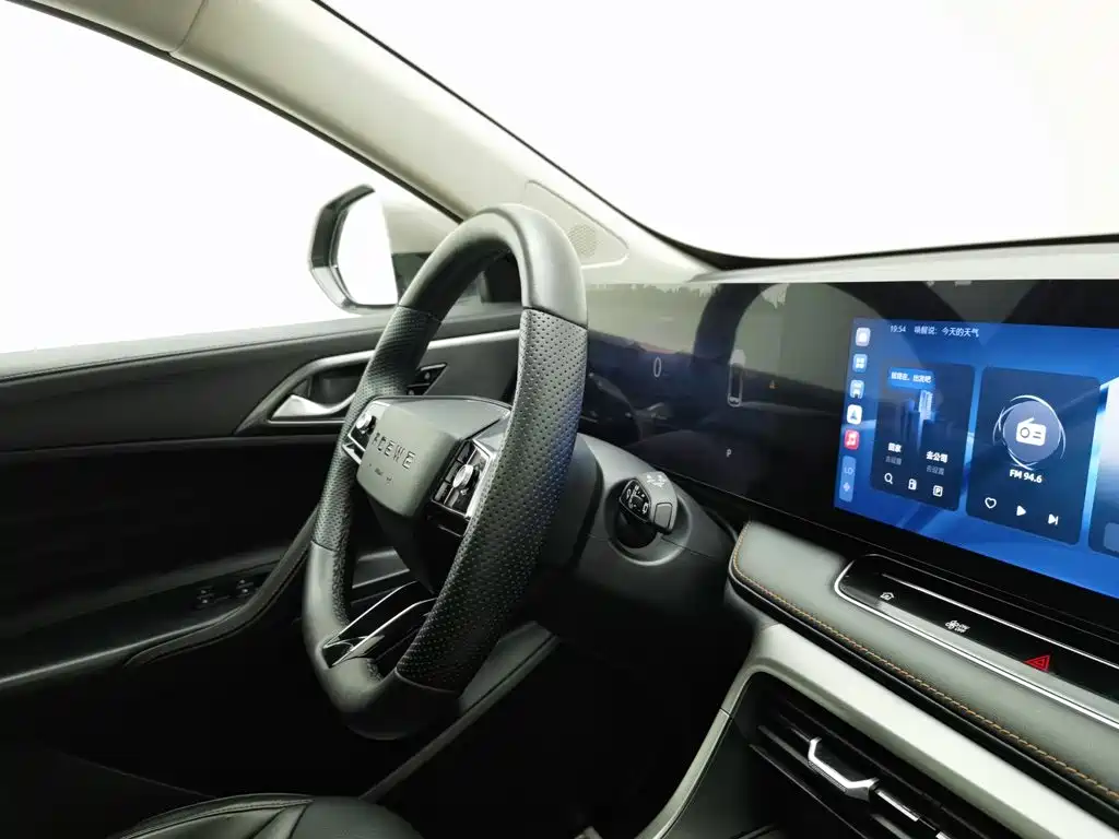Фото 22 - Roewe RX5