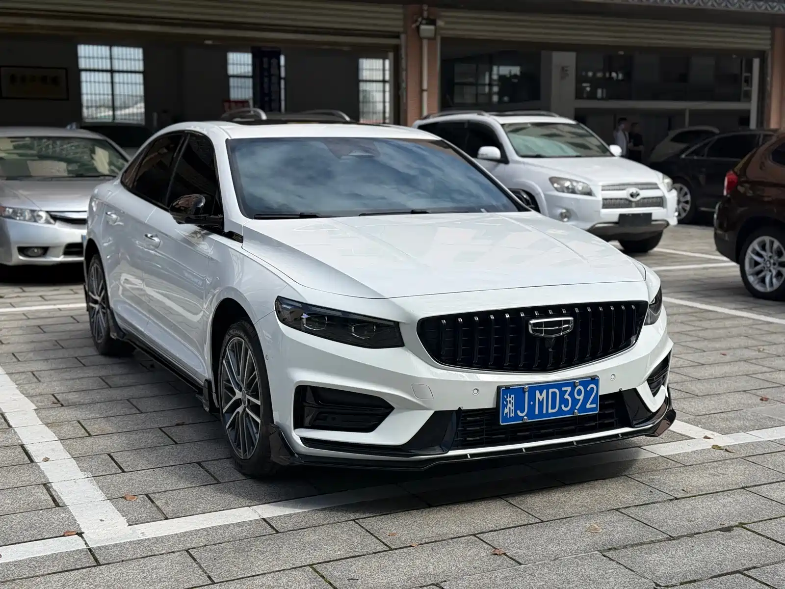 Фото 2 - Geely Preface