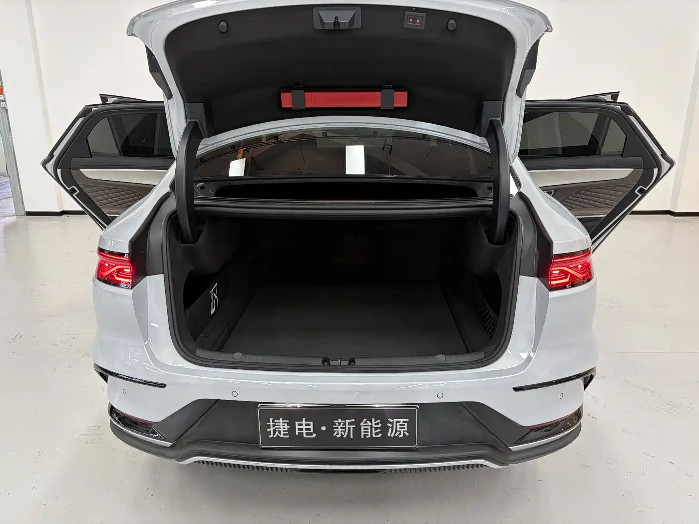BYD Han 2024 DM-i Glory Edition 121KM Elite фото 11