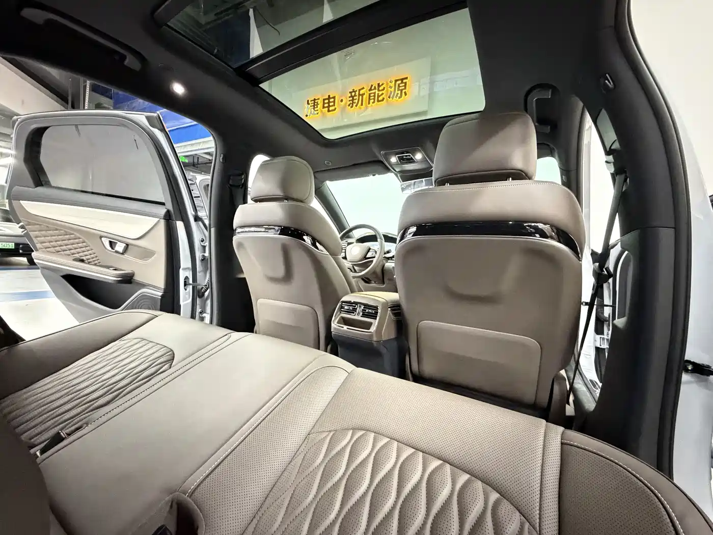 BYD Han 2024 DM-i Glory Edition 121KM Elite фото 8