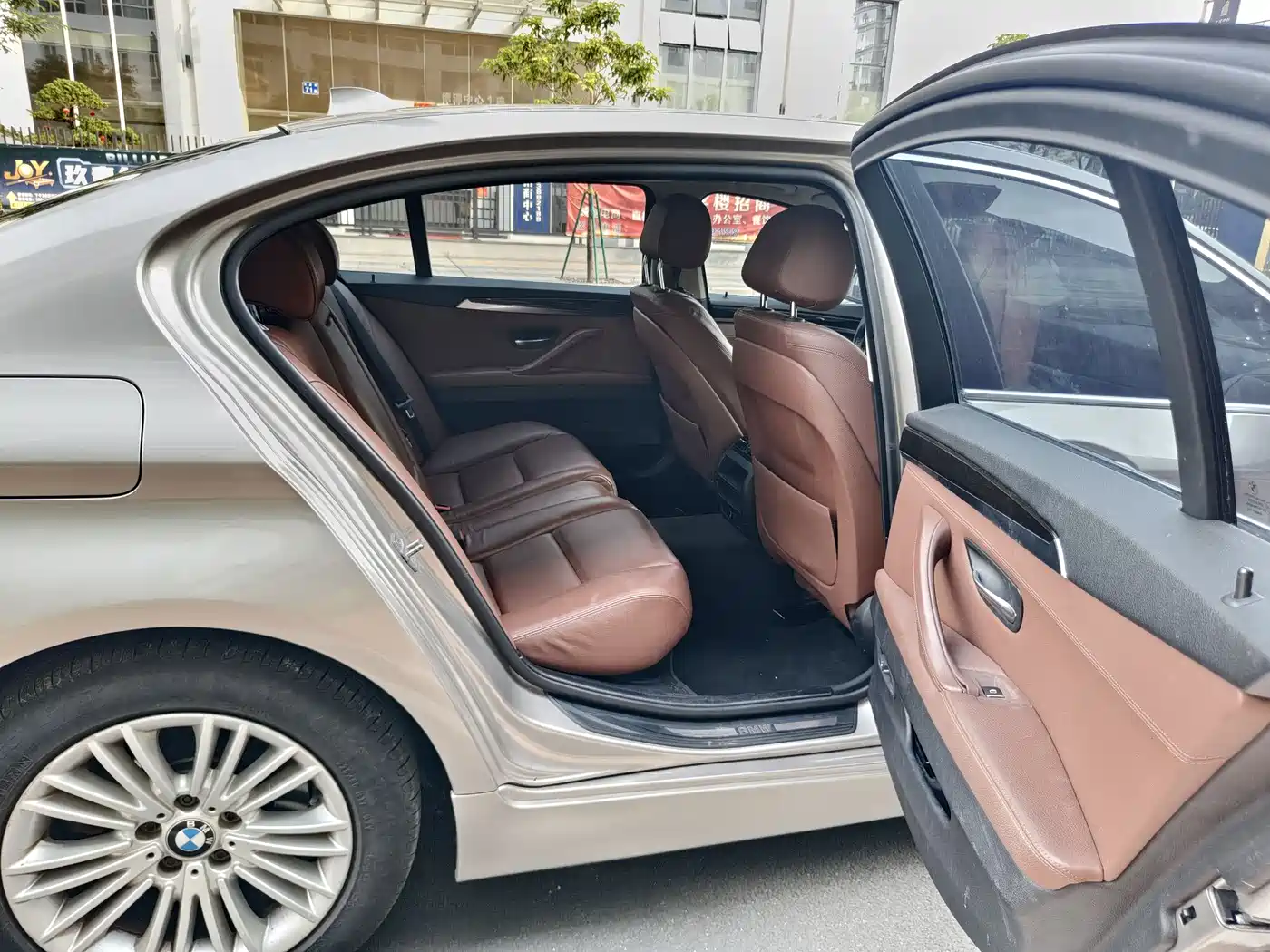 BMW 5 Series 2014 525Li Leading фото 11