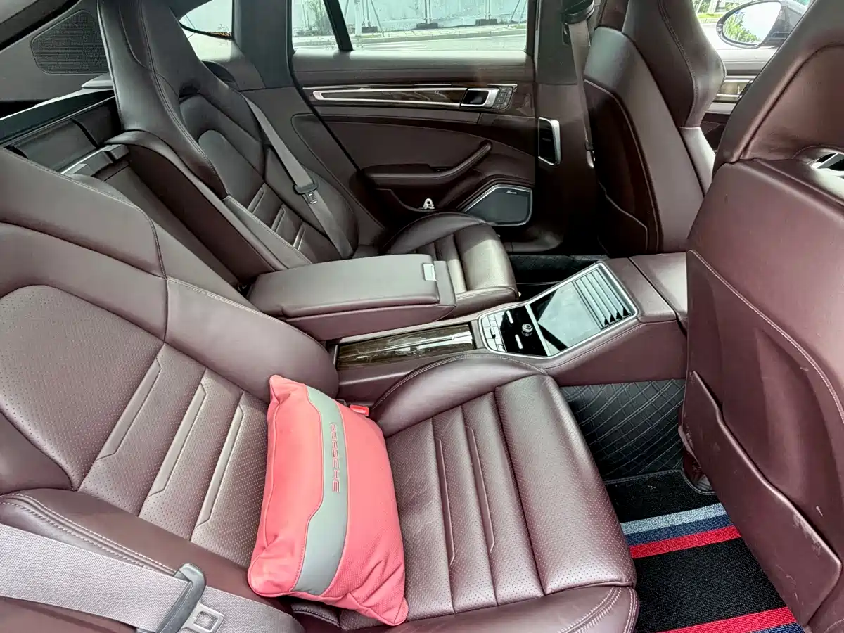 PORSCHE PANAMERA