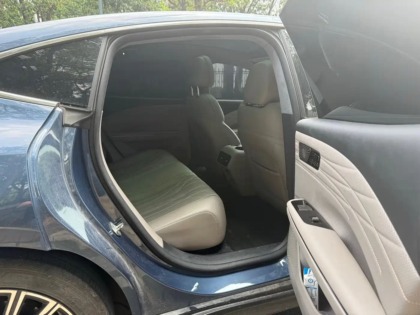Geely Galaxy Galaxy Xingyao 8 2025 Model 60km EM-i Luxury Edition фото 10