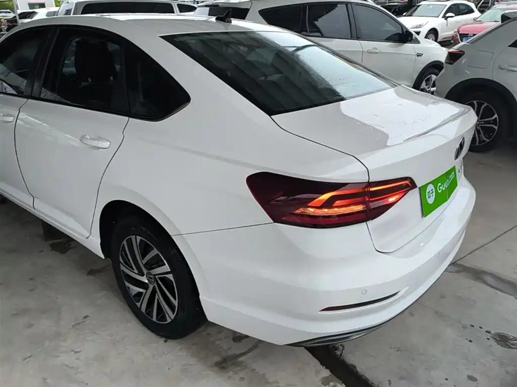 Volkswagen Lavida 2022 1.5L Auto Comfort Edition фото 5