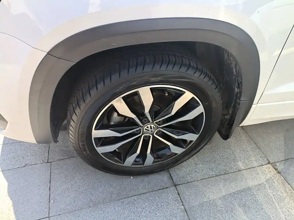 صورة 23 - Volkswagen Tharu