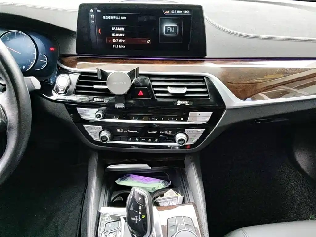 BMW 5 Series 2018 525Li M Sport Package фото 20