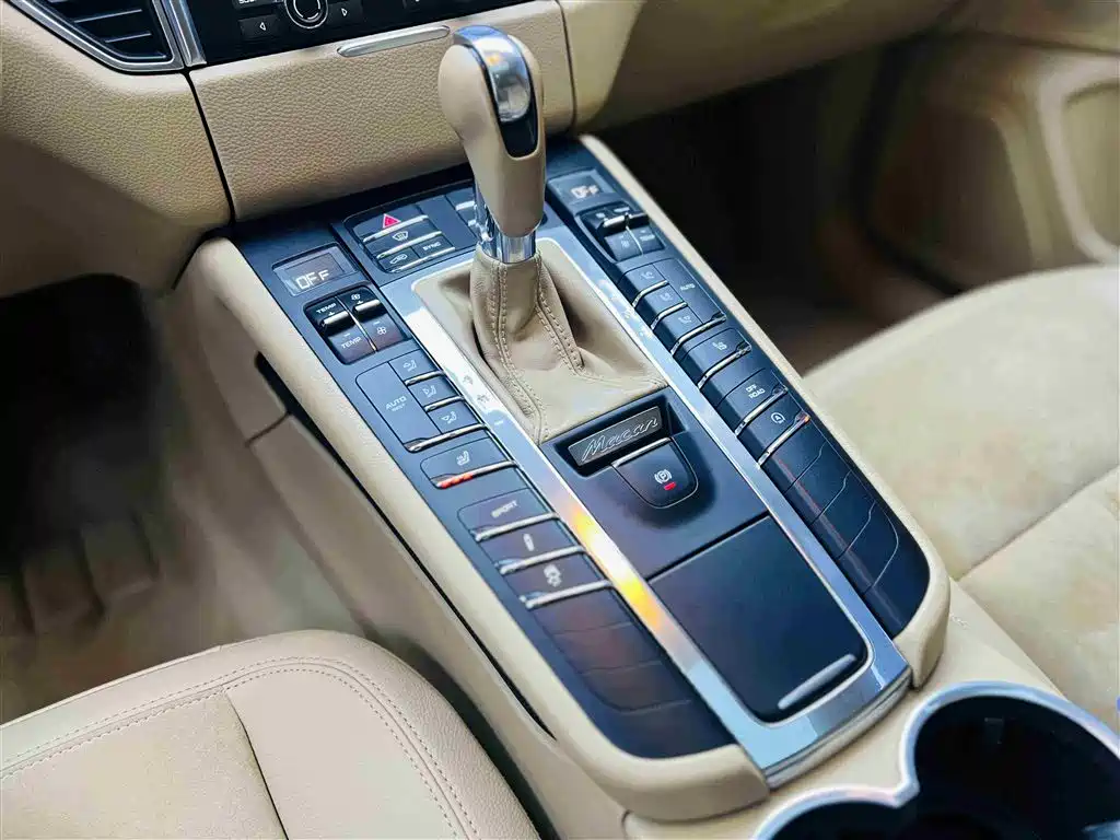 Porsche Macan 2016 Macan 2.0T фото 9