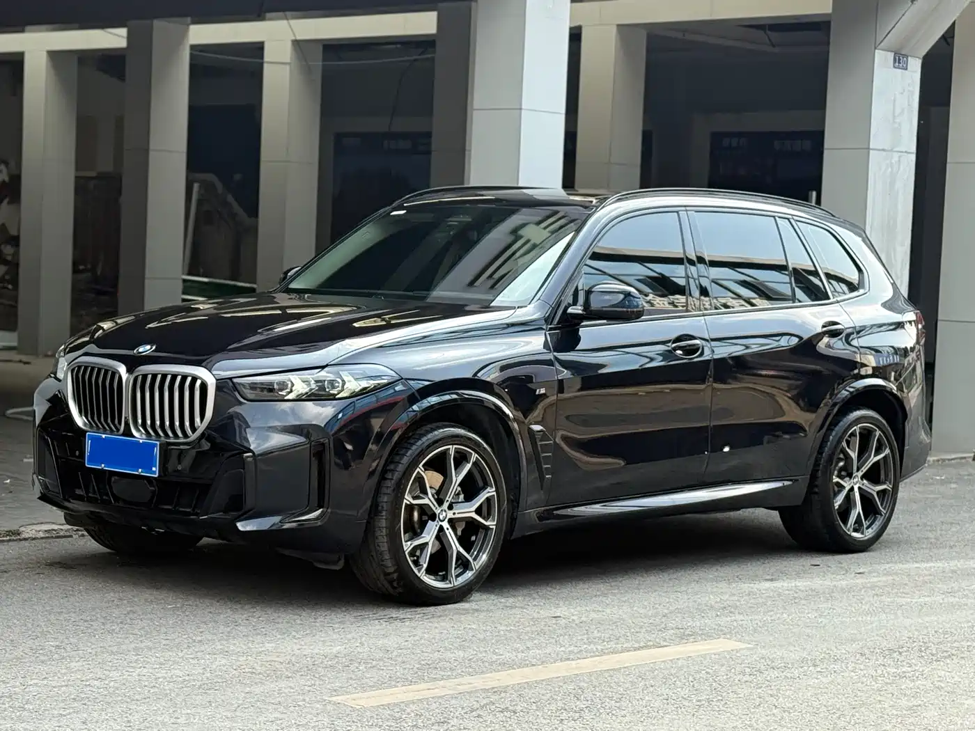 BMW X5 2023 xDrive 30Li Premium M Sport Black Night Package