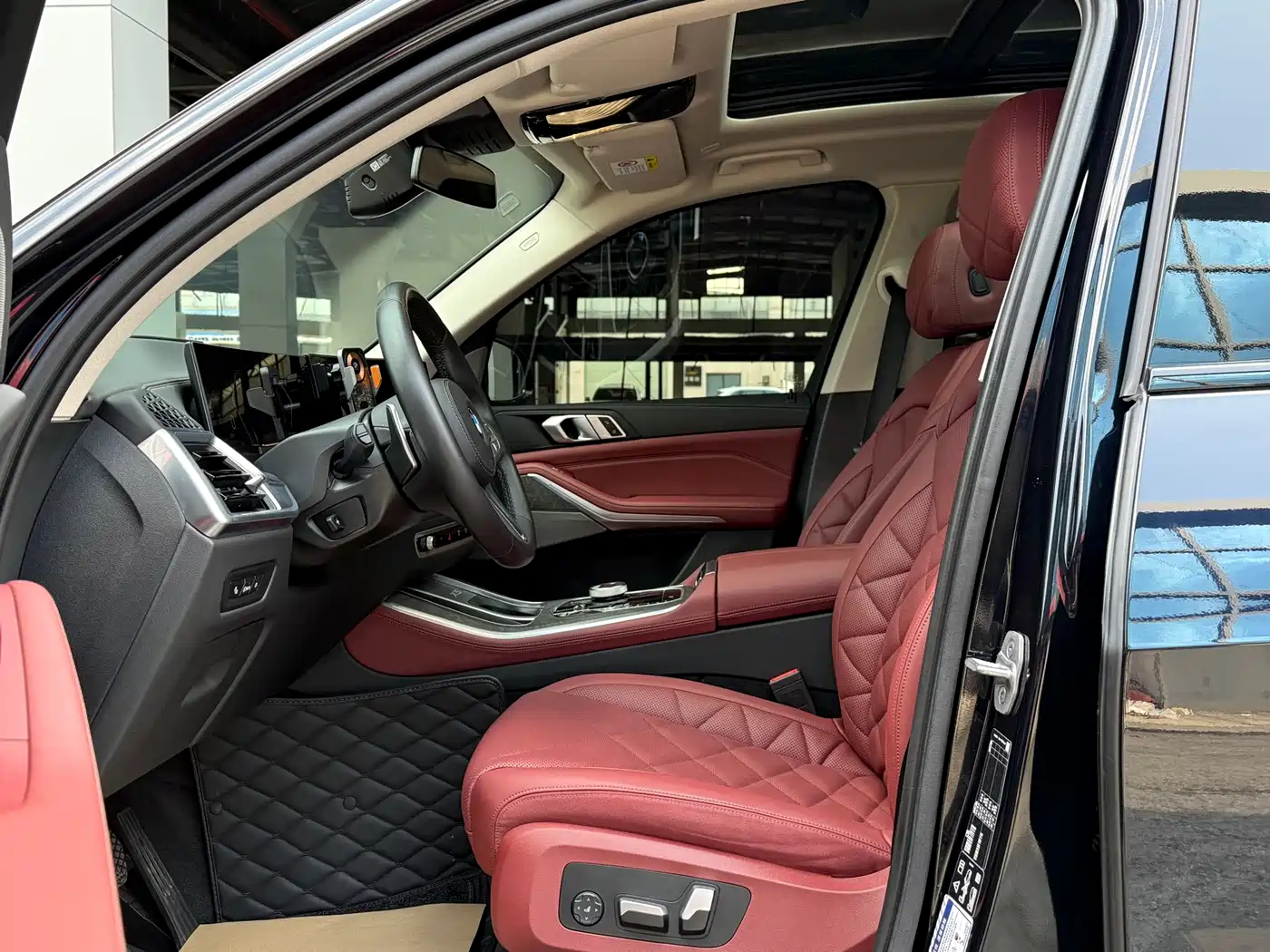 BMW X5 2023 xDrive 30Li Premium M Sport Black Night Package фото 5