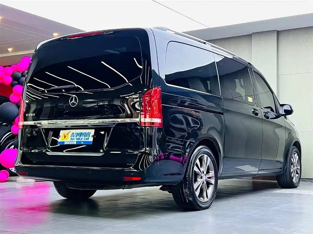 Mercedes-Benz V-Class 2017 Model V 260 Premium Edition фото 4