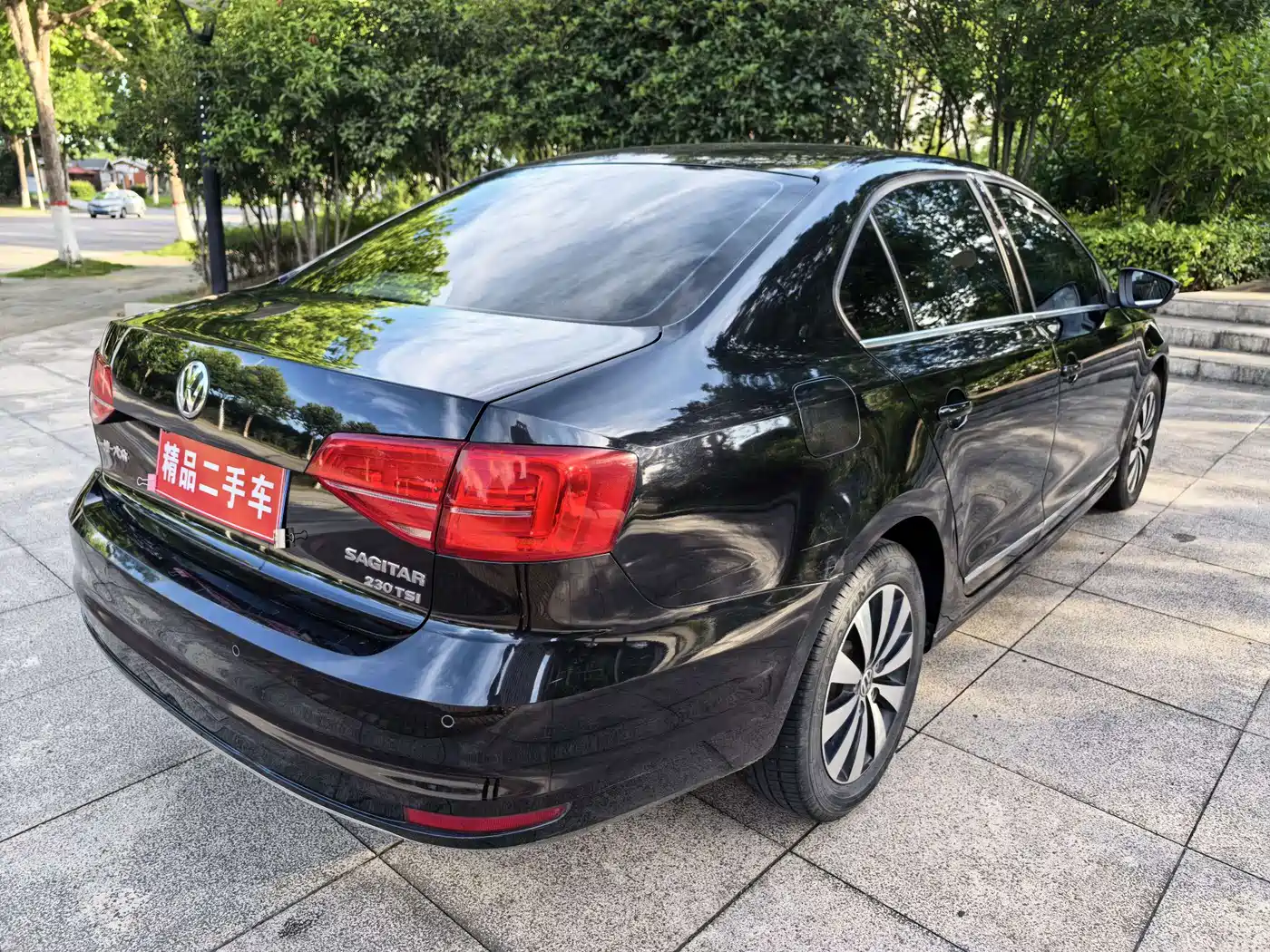 Photo 8 - Volkswagen Sagitar