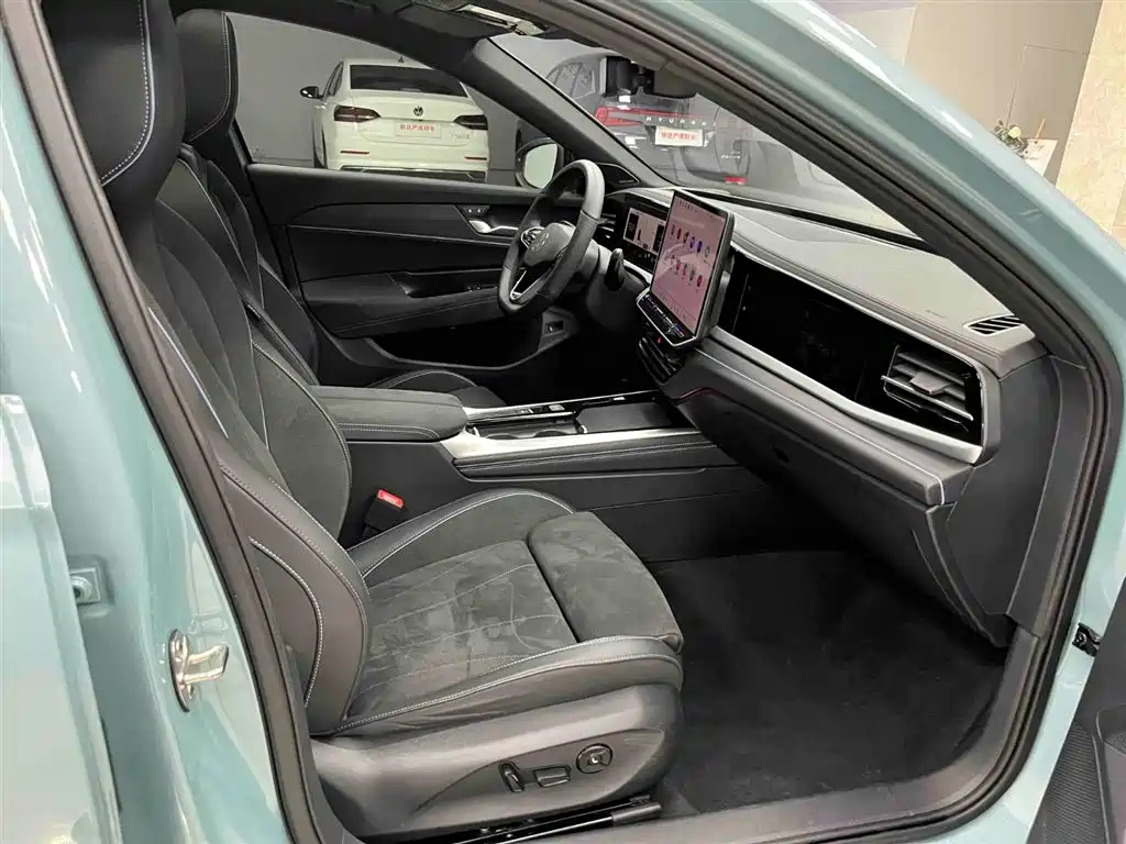 Volkswagen Passat 2025 Model Pro 380TSI Starlight Dragon Premium Edition фото 13