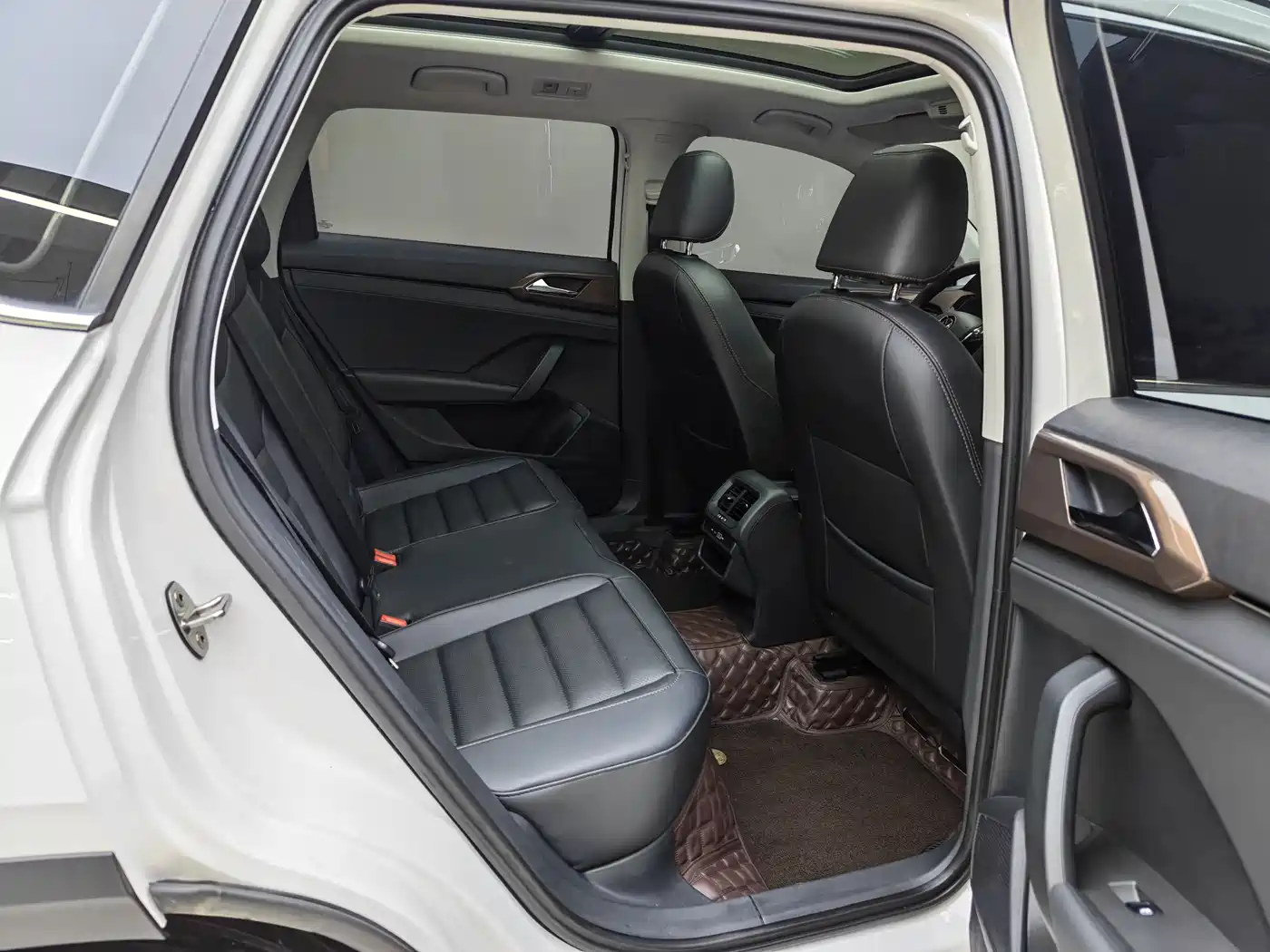Volkswagen Tharu 2022 280TSI FWD Luxury Edition фото 9