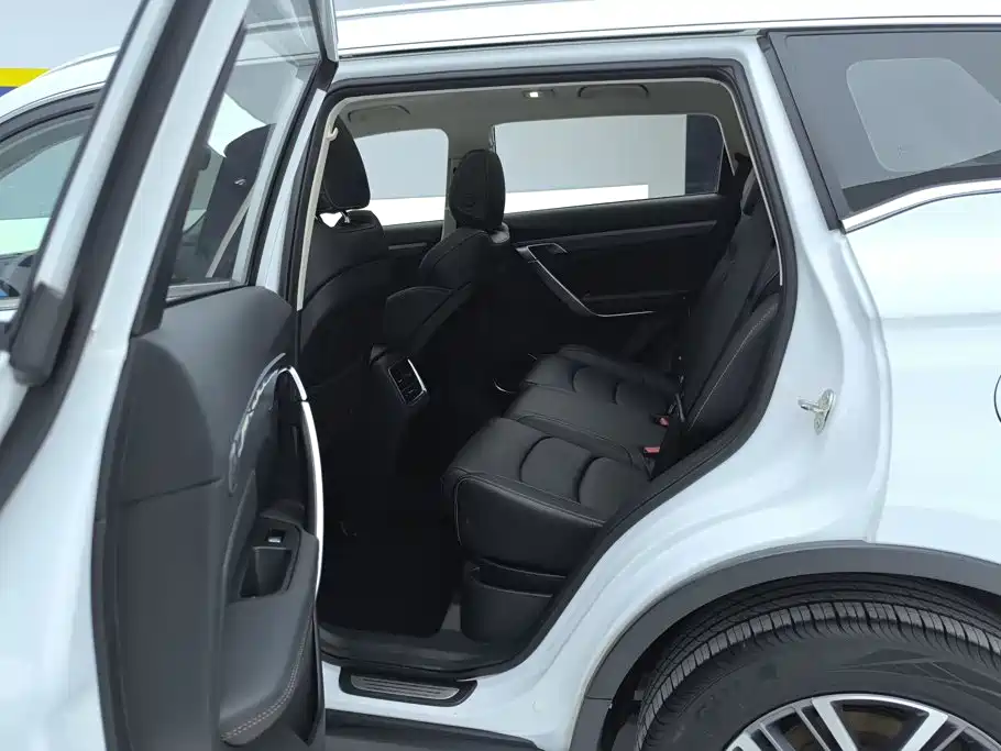 Photo 11 - Geely Atlas
