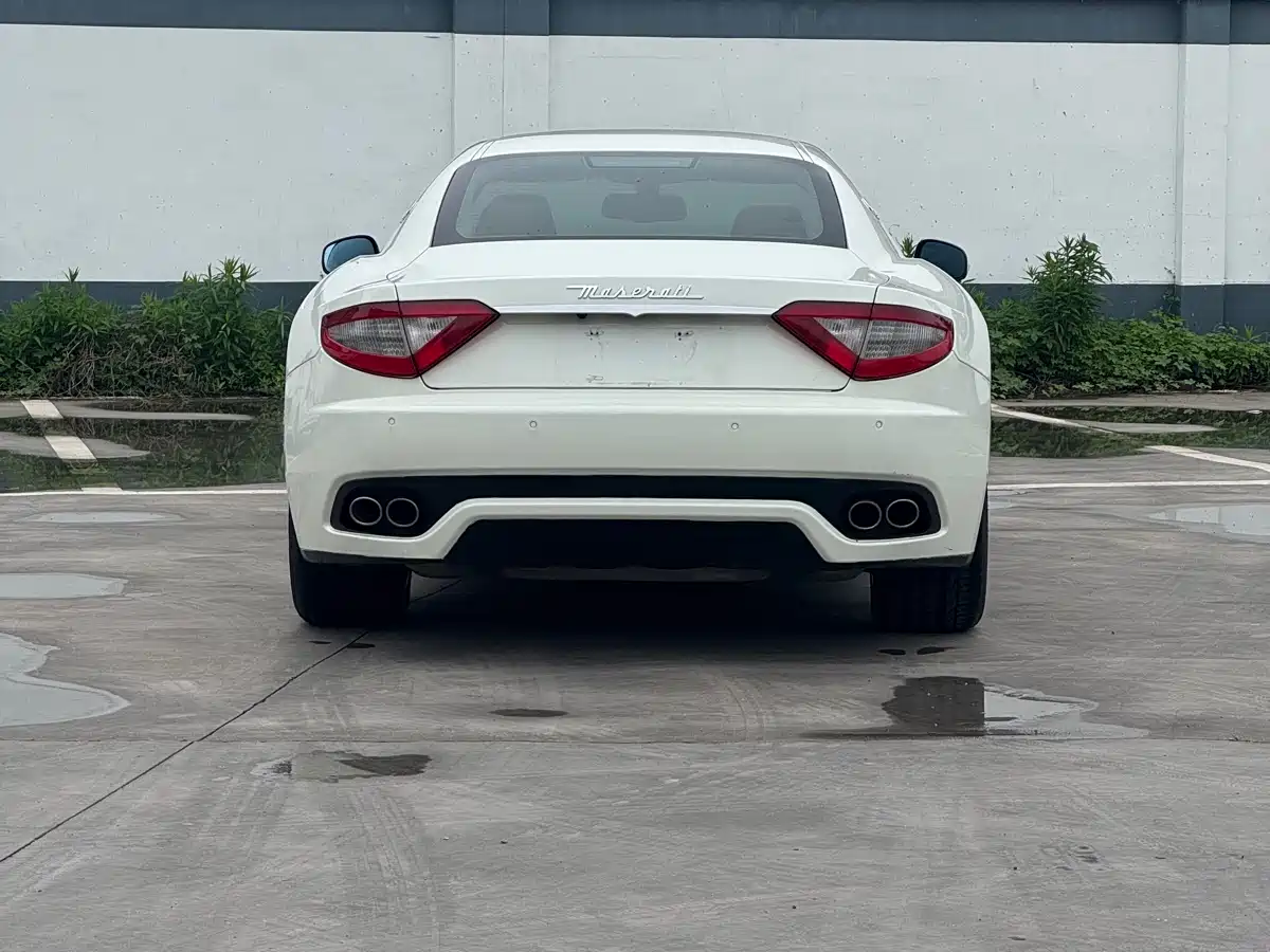 Maserati GranTurismo 2010 2007 4.2L Standard