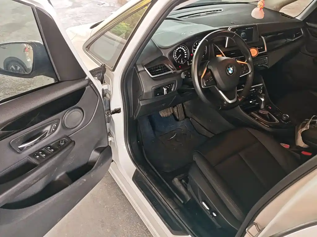Photo 16 - BMW 2 Series Touring