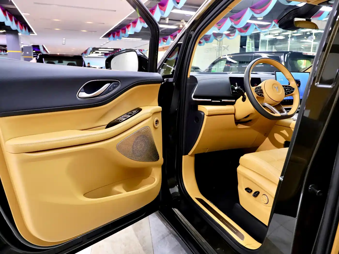 Voyah Auto Voyah Dreamer 2025 PHEV AWD Flagship Kunpeng Edition фото 12