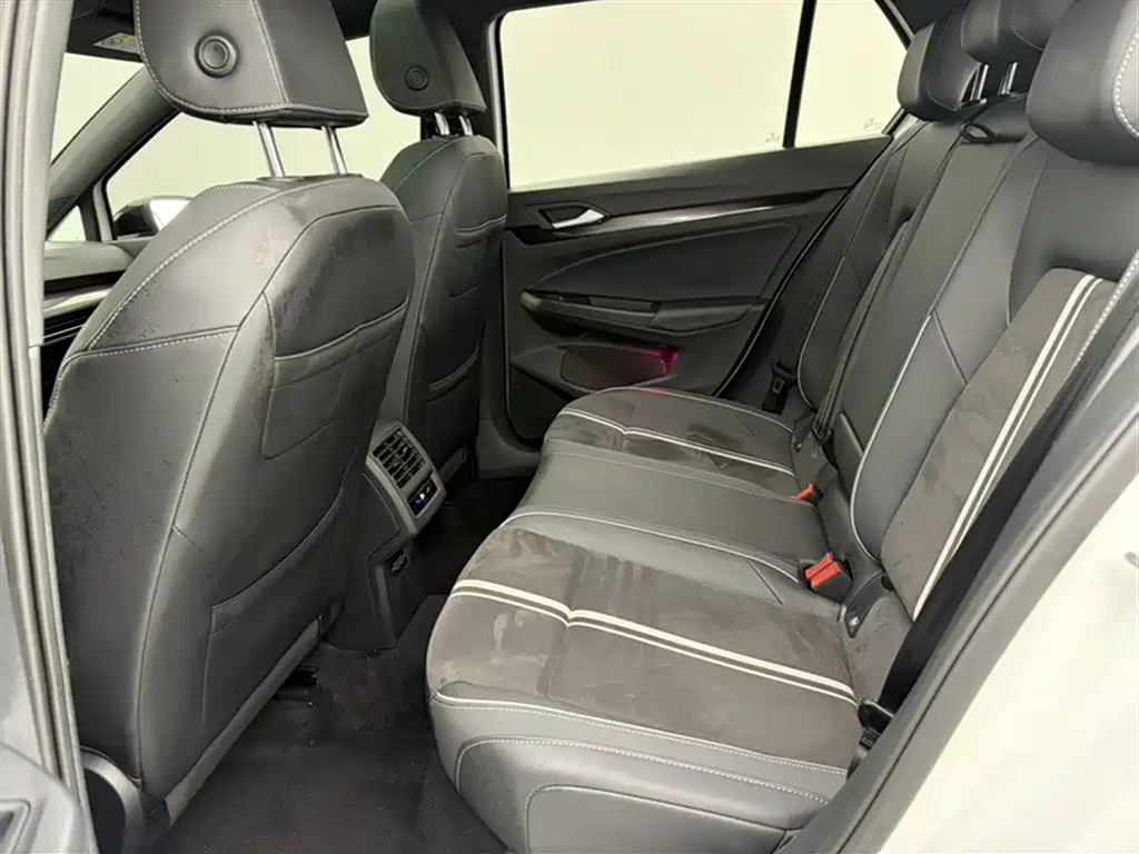 Volkswagen Golf 2021 280TSI DSG R-Line фото 17