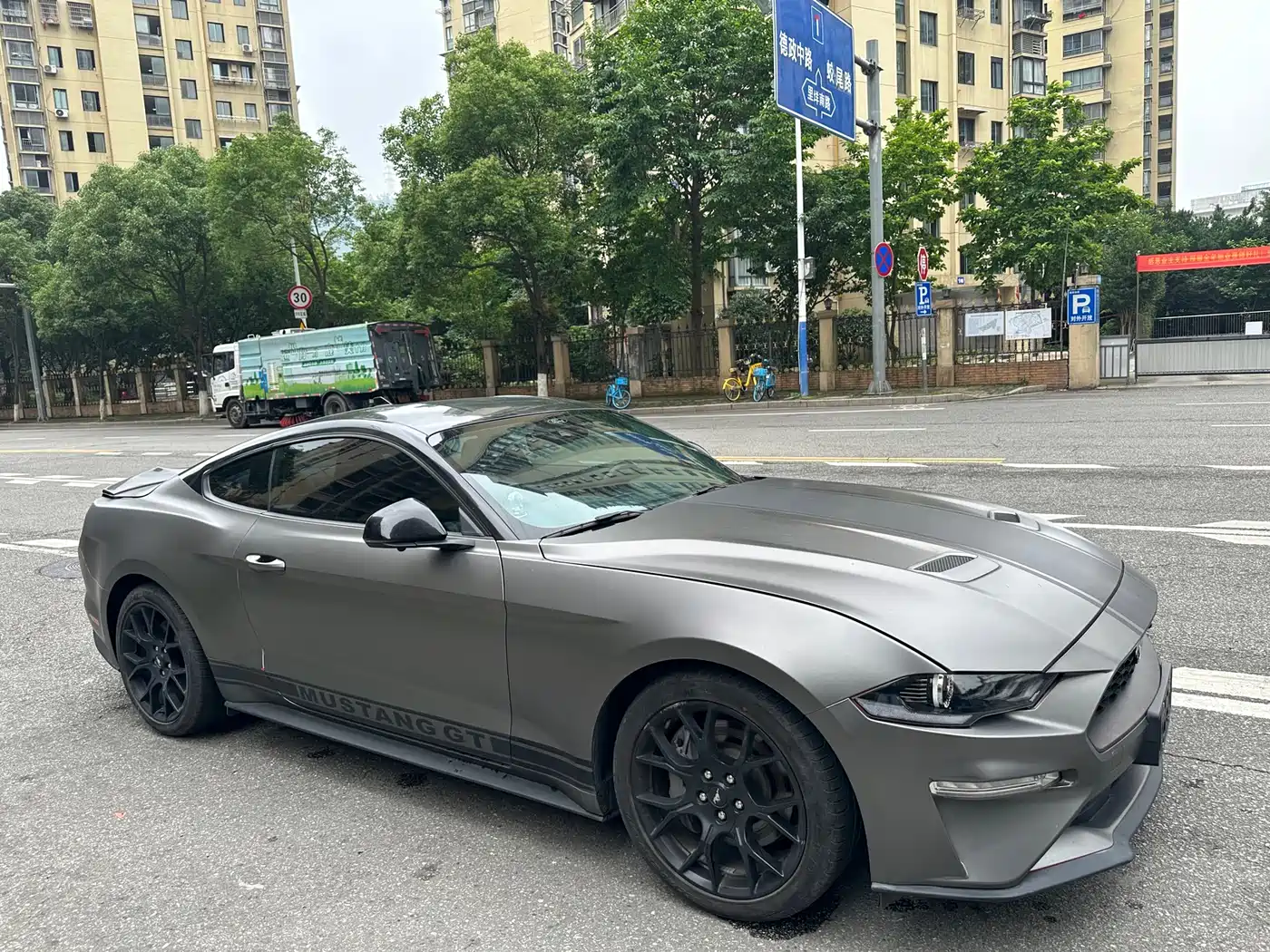 FORD MUSTANG