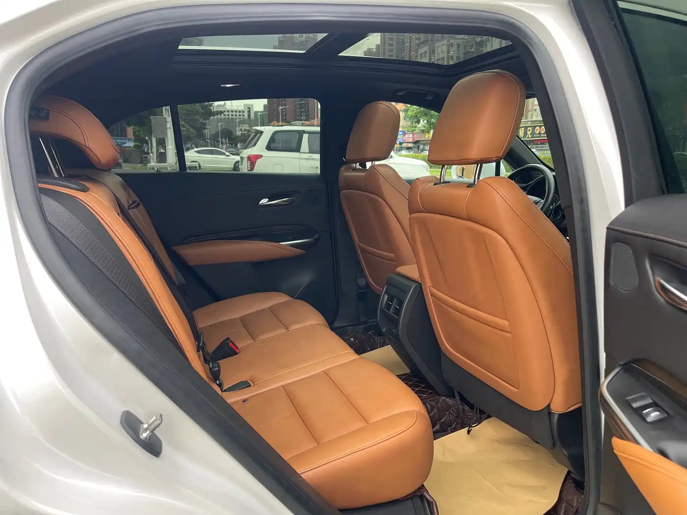 Фото 12 - Cadillac XT4